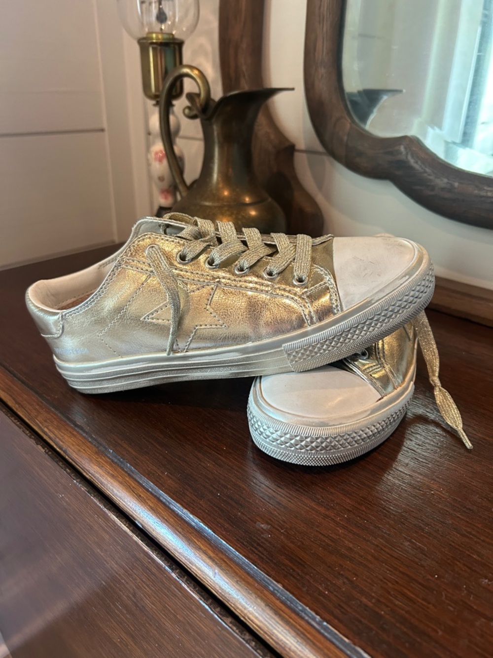 Vintage Havana Gossip Shine Washed Gold Foil Low Top Sneakers in size 7